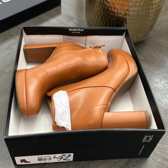 Naturalizer Berri Bootie (WIDE) - Picture 2 of 12